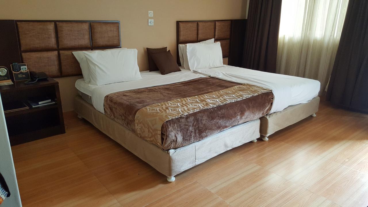 The Big 5 Hotel, Lodge & Camp Λουμπουμπάσι Εξωτερικό φωτογραφία